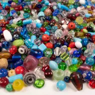 PlayBox: Set de mărgele de înșirat de 200 g, cu mărgele din sticlă în diferite culori și forme