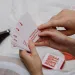 Contur: Seară de întâlnire — Joc de cărți de conversație pentru primele întâlniri