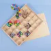 PlayBox: Cutie de depozitare din lemn cu capac cu închizătoare și 30 de compartimente.