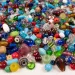 PlayBox: Set de mărgele de înșirat de 200 g, cu mărgele din sticlă în diferite culori și forme